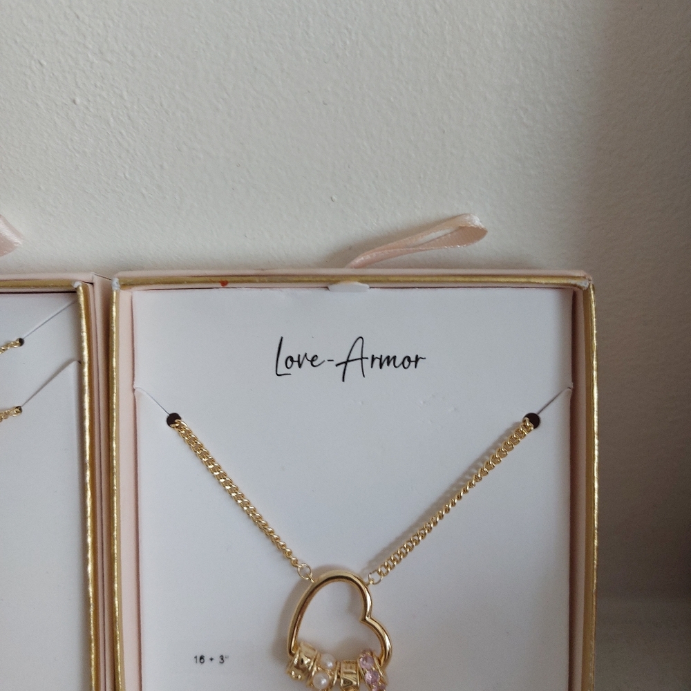 Love Amour Gold Necklace with Heart Pendant